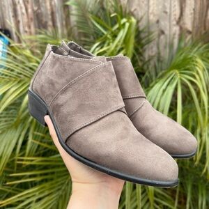 𝅺GRAY brown booties
